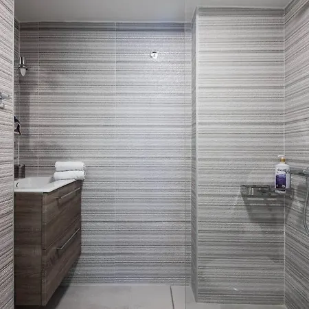 Fully Renovated Cosy Downtown Exarcheia! * Atene